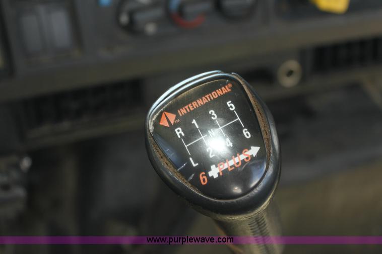 image for item H7419 1998 International 4700 low profile truck