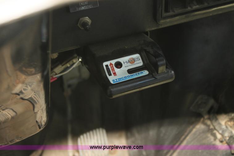 image for item H7419 1998 International 4700 low profile truck