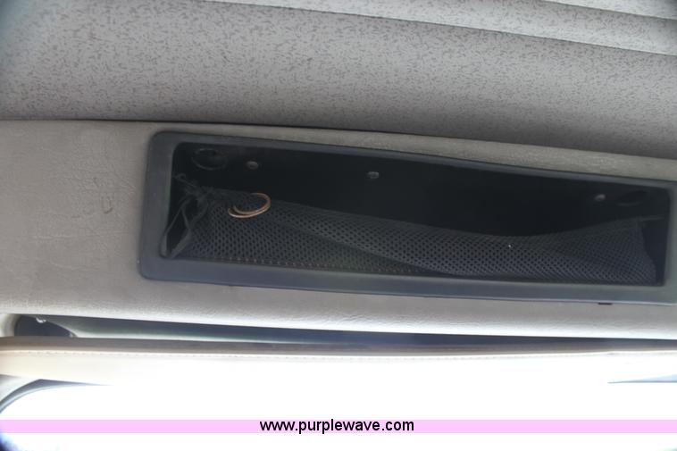 image for item H7419 1998 International 4700 low profile truck