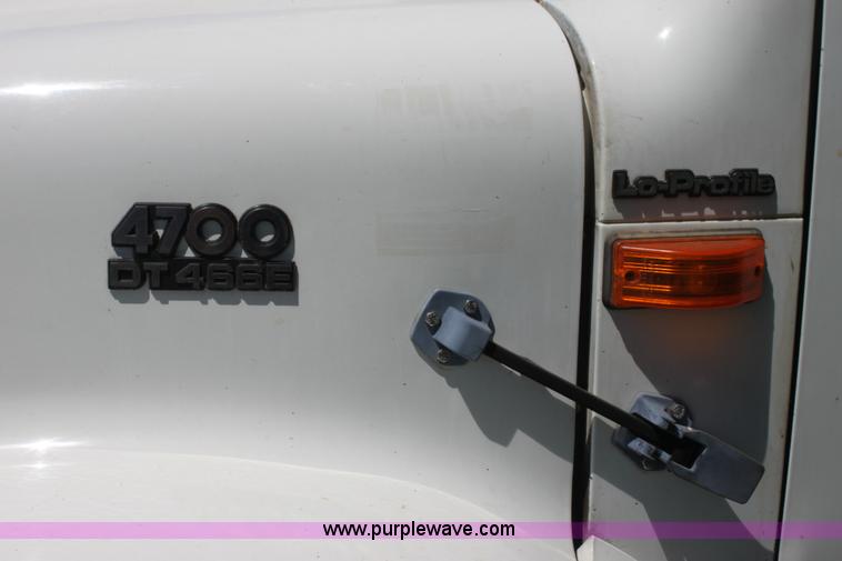 image for item H7419 1998 International 4700 low profile truck