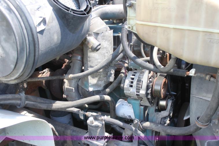 image for item H7419 1998 International 4700 low profile truck