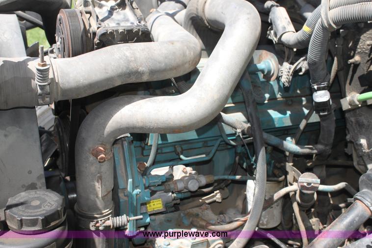 image for item H7419 1998 International 4700 low profile truck