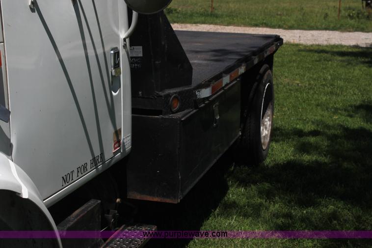 image for item H7419 1998 International 4700 low profile truck