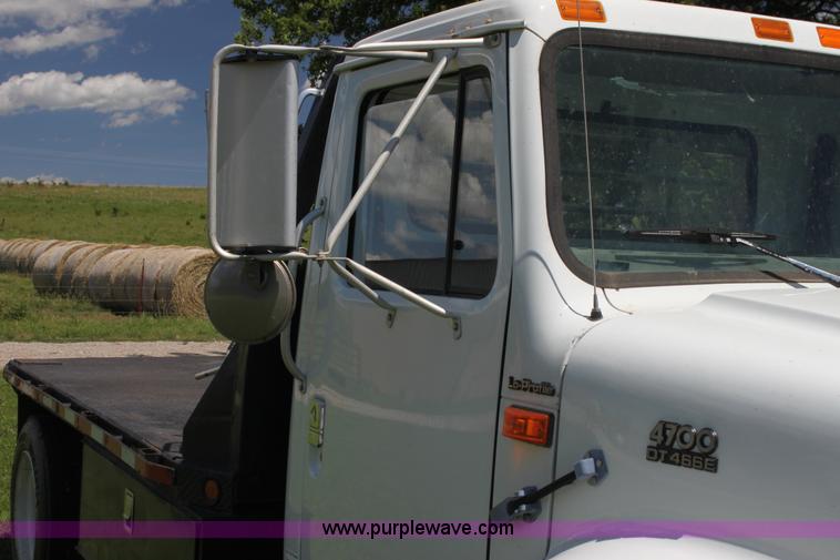 image for item H7419 1998 International 4700 low profile truck