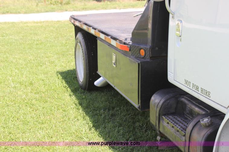 image for item H7419 1998 International 4700 low profile truck