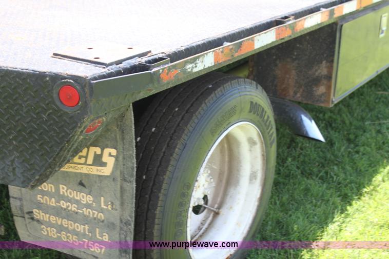 image for item H7419 1998 International 4700 low profile truck