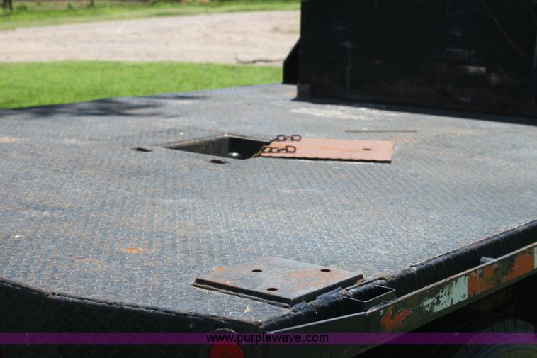 image for item H7419 1998 International 4700 low profile truck