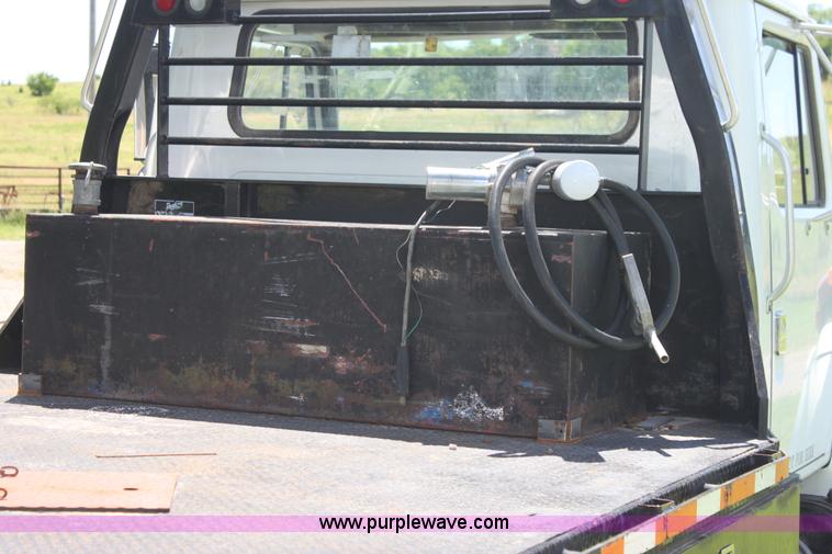 image for item H7419 1998 International 4700 low profile truck