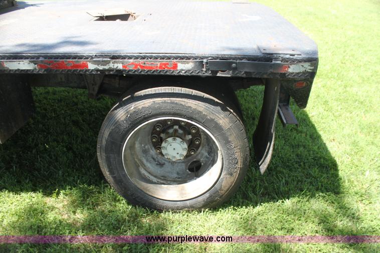 image for item H7419 1998 International 4700 low profile truck
