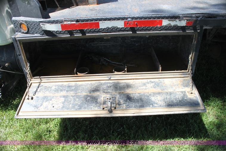 image for item H7419 1998 International 4700 low profile truck