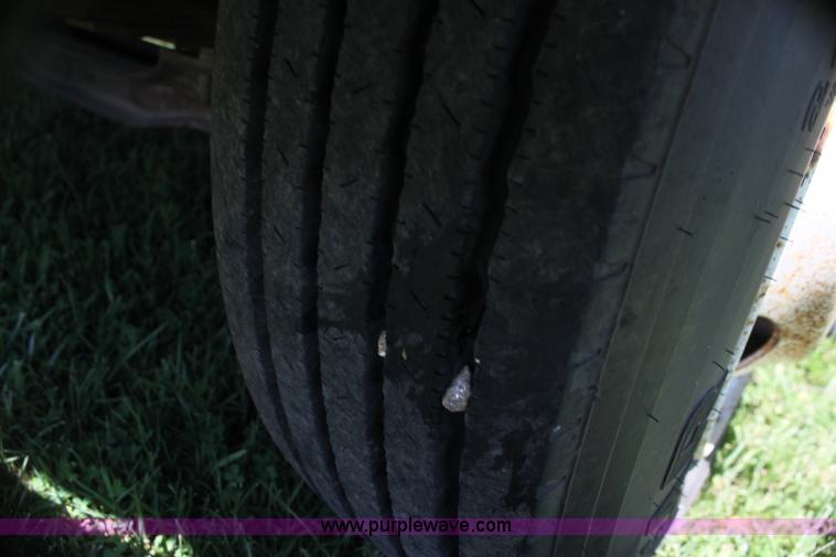 image for item H7419 1998 International 4700 low profile truck