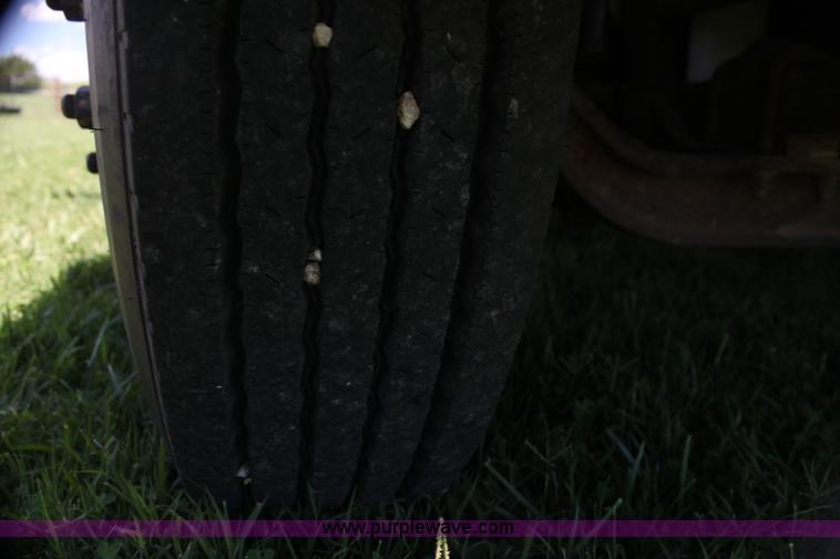 image for item H7419 1998 International 4700 low profile truck