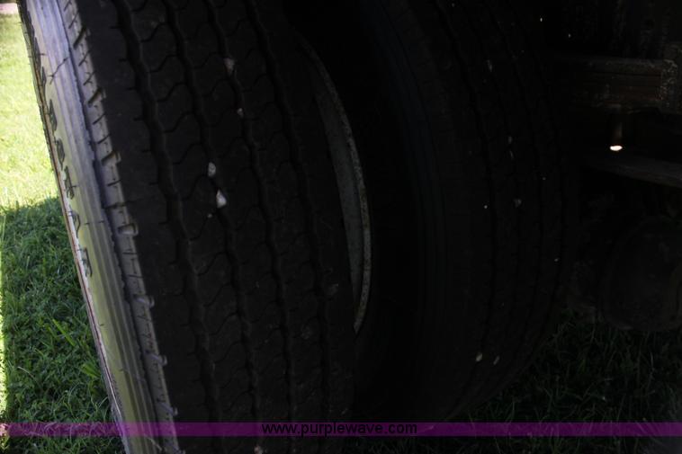 image for item H7419 1998 International 4700 low profile truck