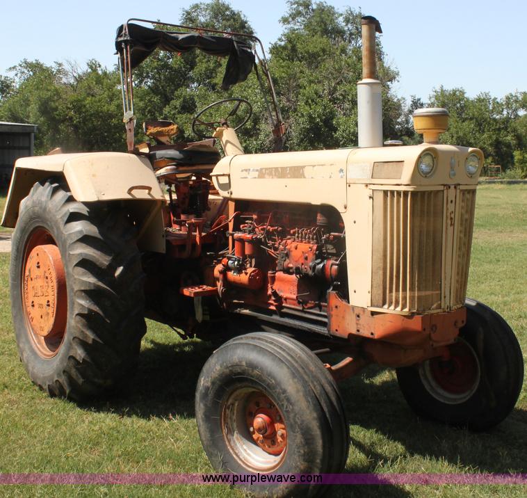 image for item H7422 J I Case 930 Comfort King tractor