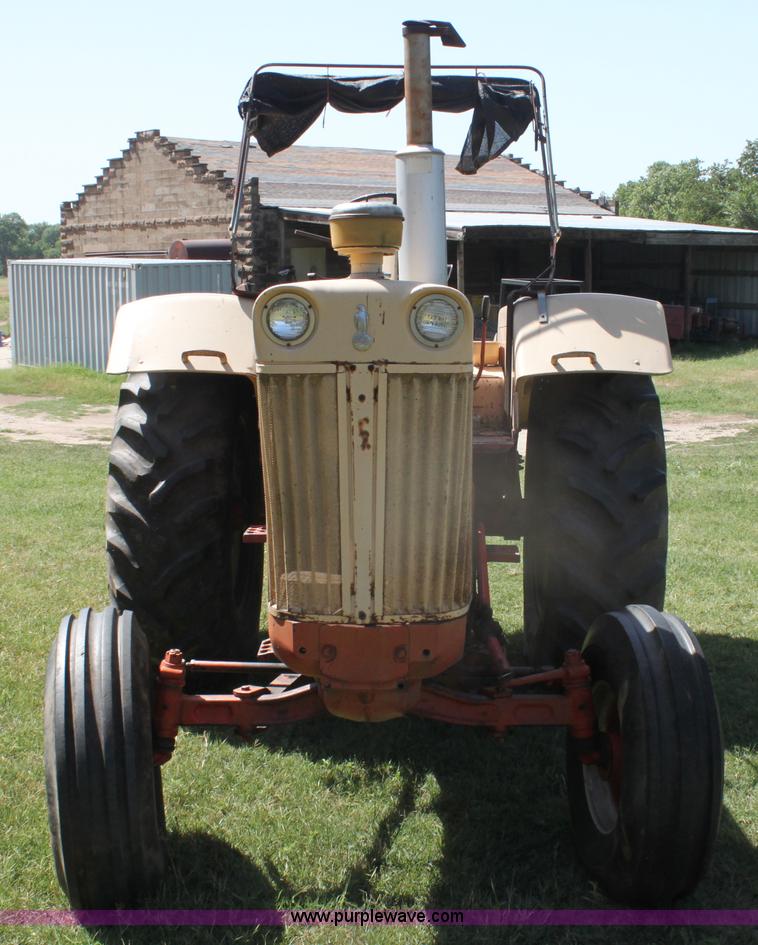 image for item H7422 J I Case 930 Comfort King tractor