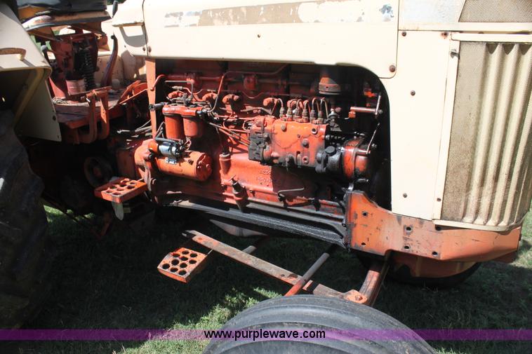 image for item H7422 J I Case 930 Comfort King tractor