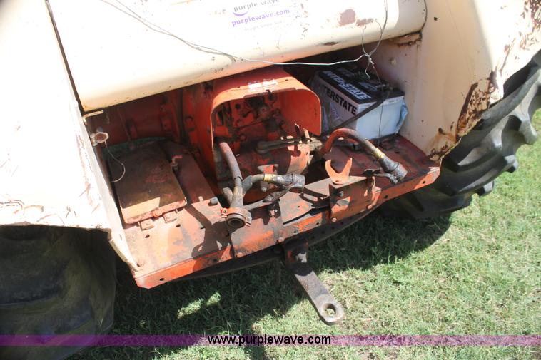 image for item H7422 J I Case 930 Comfort King tractor