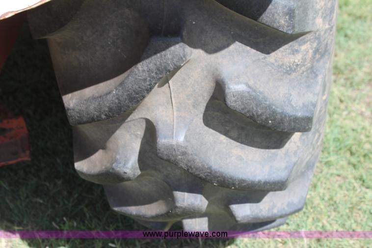 image for item H7422 J I Case 930 Comfort King tractor