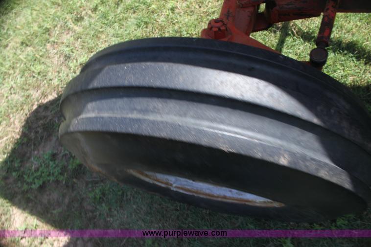 image for item H7422 J I Case 930 Comfort King tractor