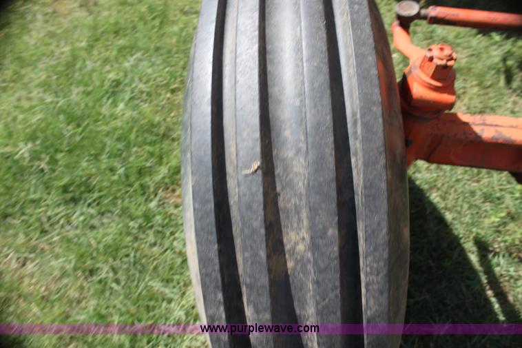 image for item H7422 J I Case 930 Comfort King tractor