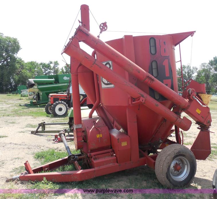 image for item H9988 Farm Hand F826-B tub grinder