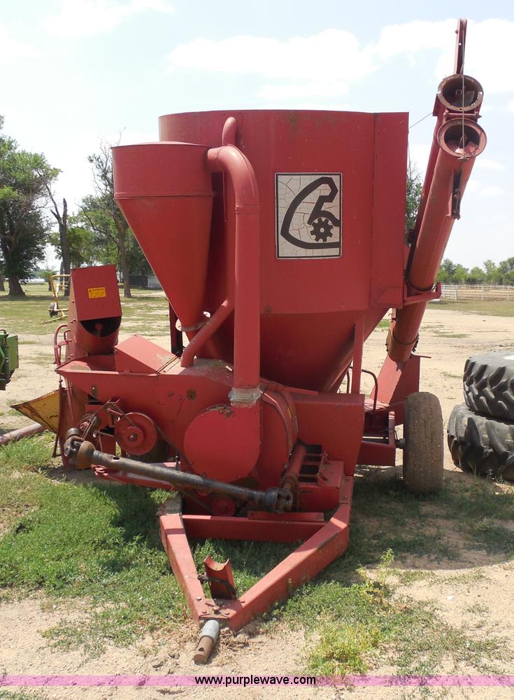 image for item H9988 Farm Hand F826-B tub grinder