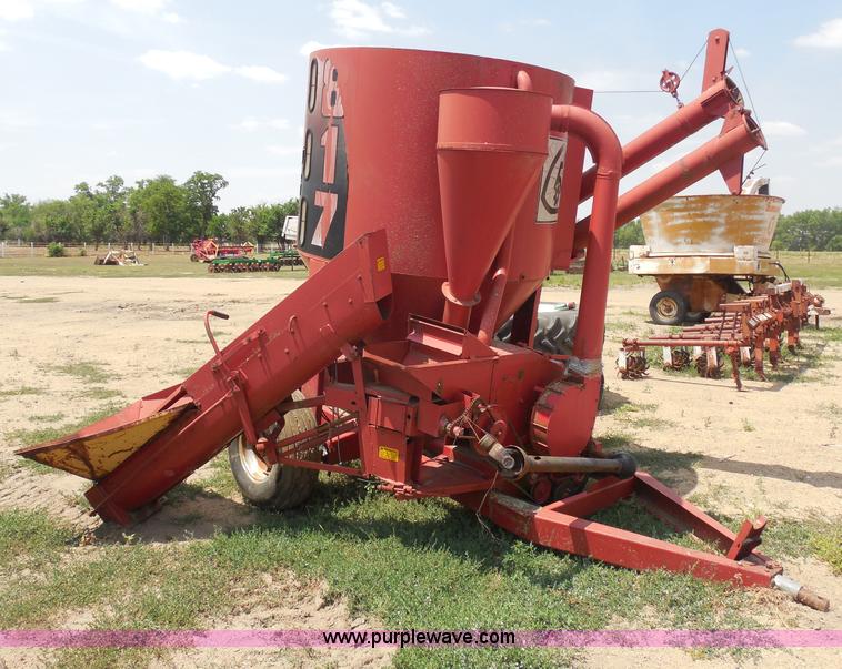 image for item H9988 Farm Hand F826-B tub grinder