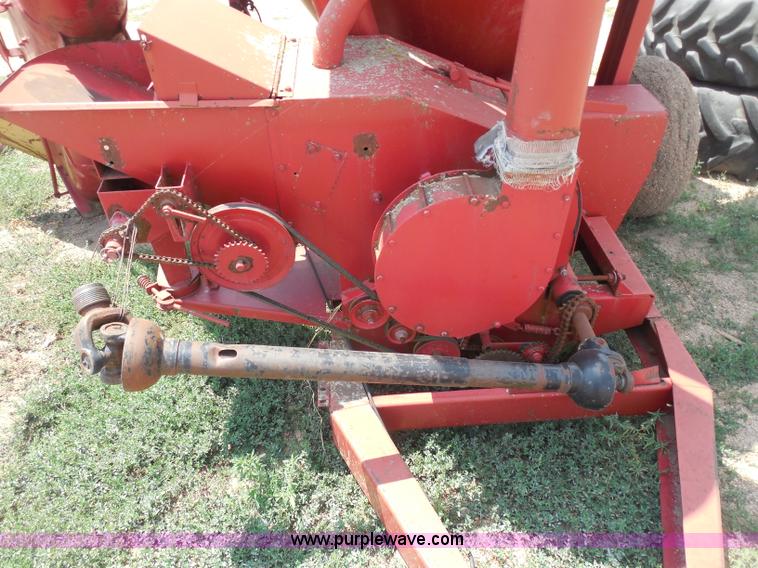 image for item H9988 Farm Hand F826-B tub grinder