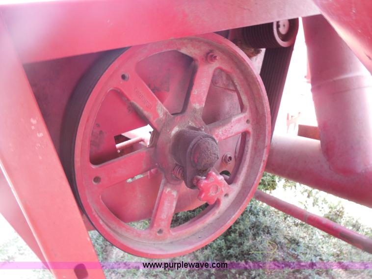 image for item H9988 Farm Hand F826-B tub grinder