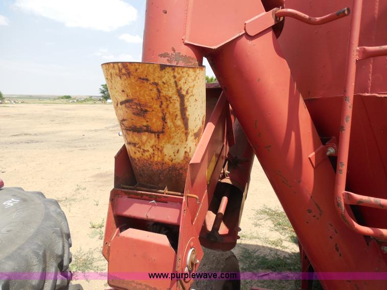 image for item H9988 Farm Hand F826-B tub grinder