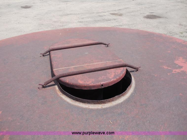 image for item H9988 Farm Hand F826-B tub grinder