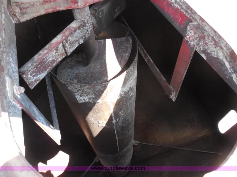 image for item H9988 Farm Hand F826-B tub grinder