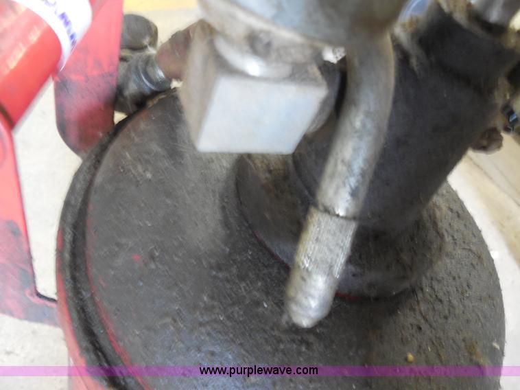 image for item AL9743 Lincoln grease pump