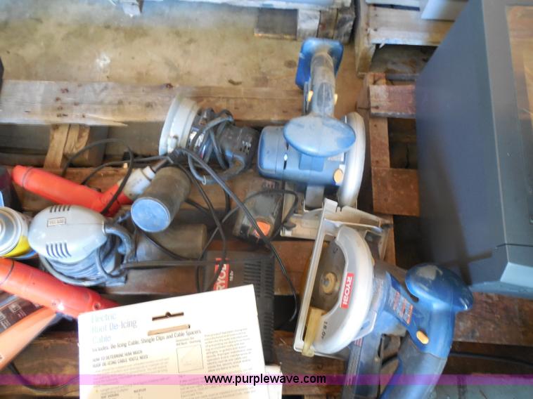 image for item AN9730 Assorted hand tools