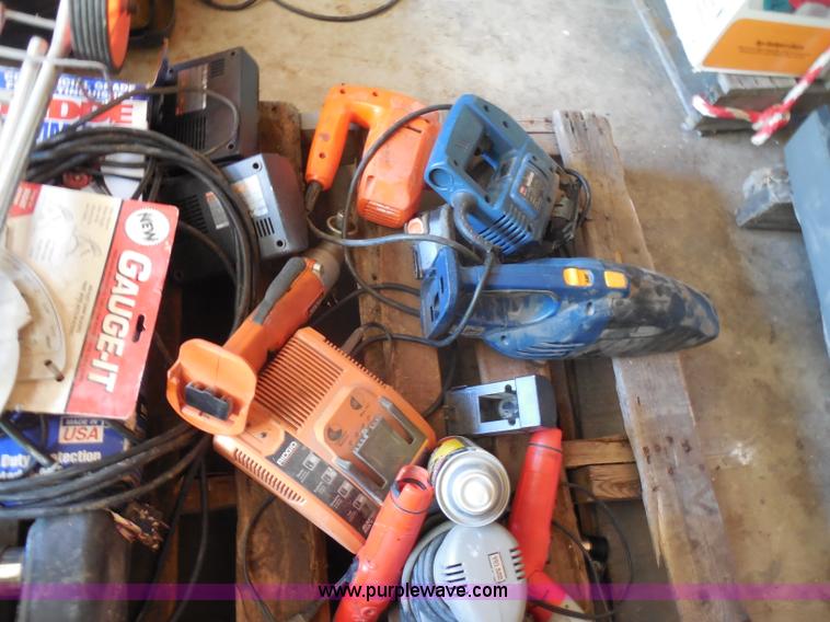 image for item AN9730 Assorted hand tools