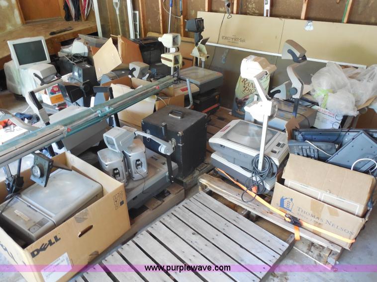 image for item AN9731 (13) assorted overhead projectors