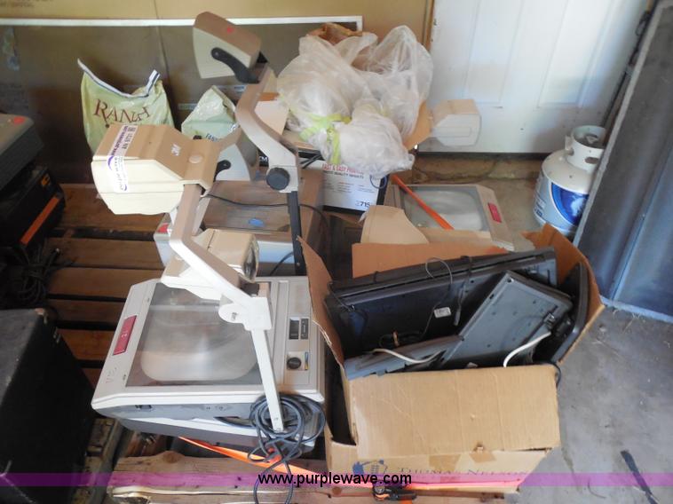 image for item AN9731 (13) assorted overhead projectors