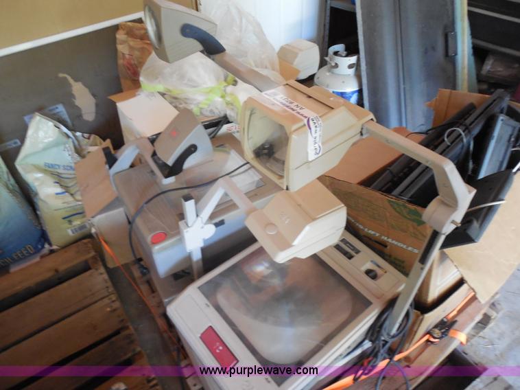 image for item AN9731 (13) assorted overhead projectors