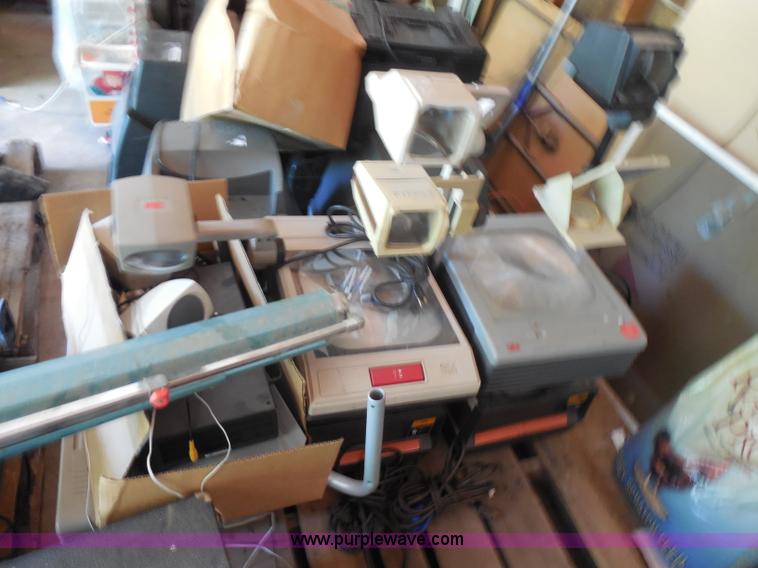 image for item AN9731 (13) assorted overhead projectors
