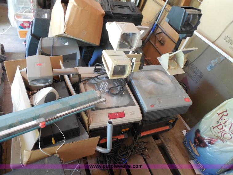 image for item AN9731 (13) assorted overhead projectors