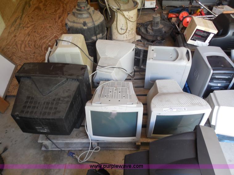 image for item AN9733 Assorted electronics