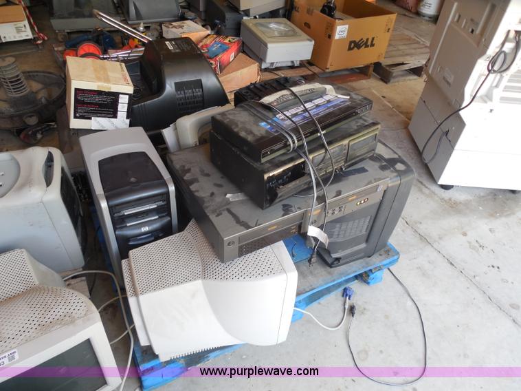 image for item AN9733 Assorted electronics