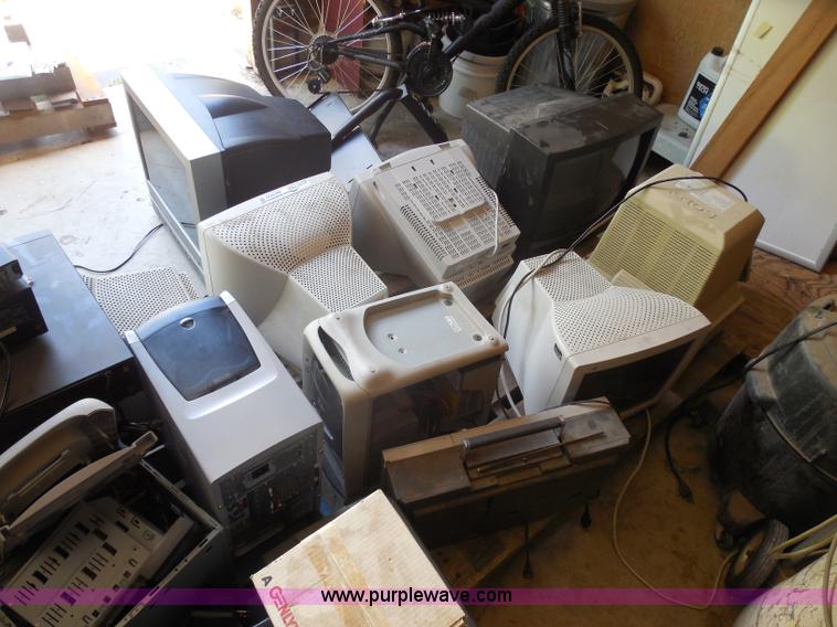 image for item AN9733 Assorted electronics