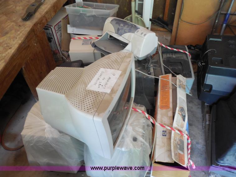 image for item AN9733 Assorted electronics