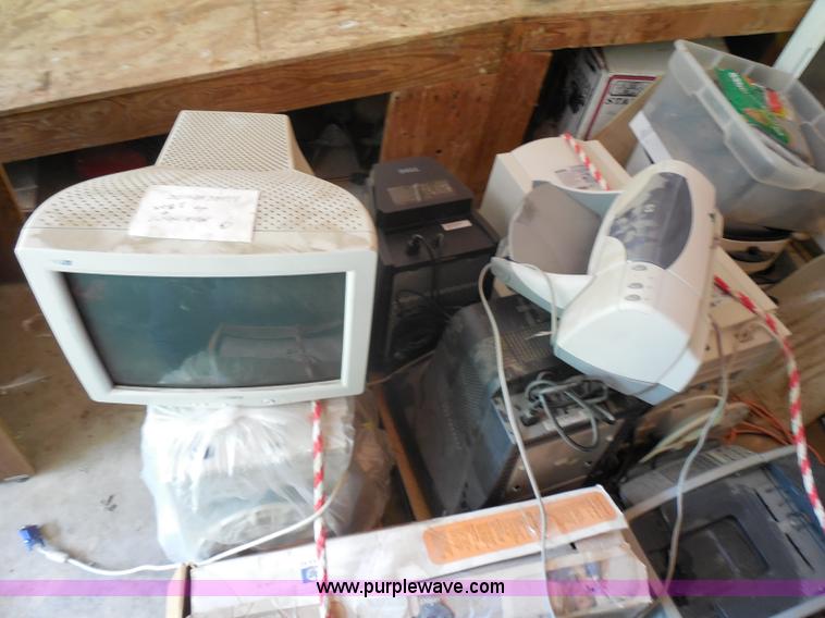 image for item AN9733 Assorted electronics