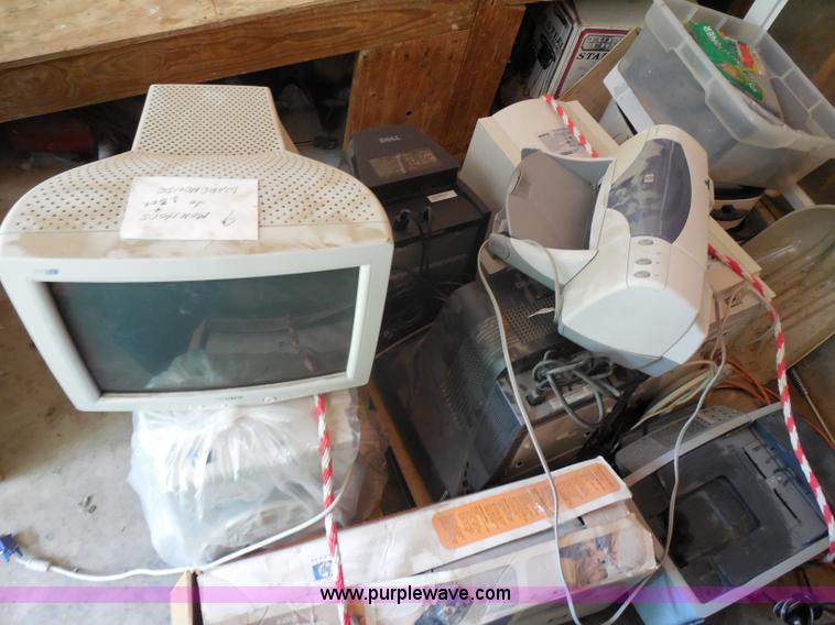 image for item AN9733 Assorted electronics