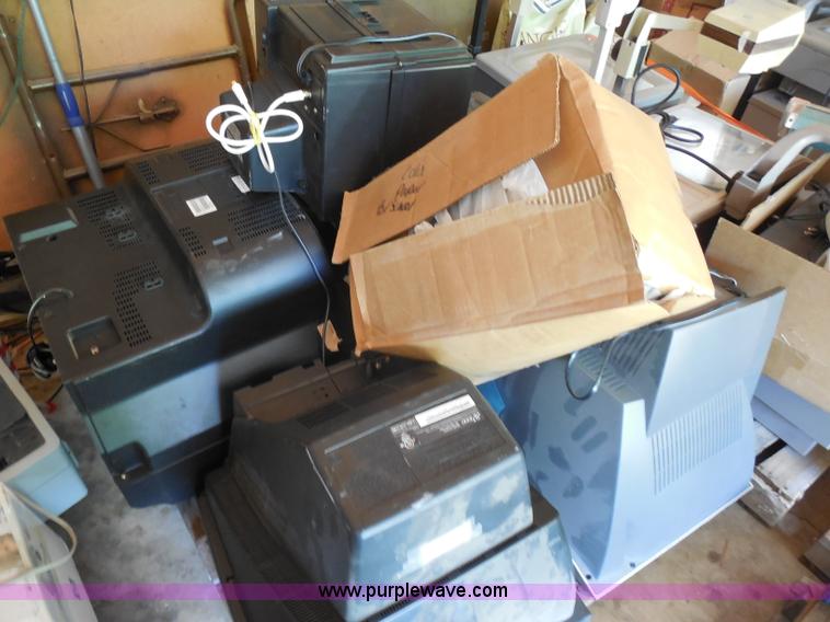 image for item AN9733 Assorted electronics