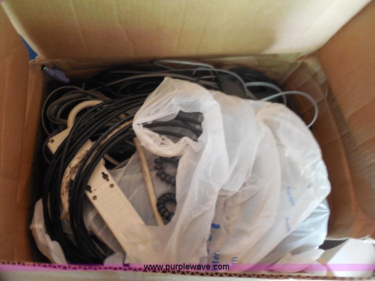 image for item AN9733 Assorted electronics