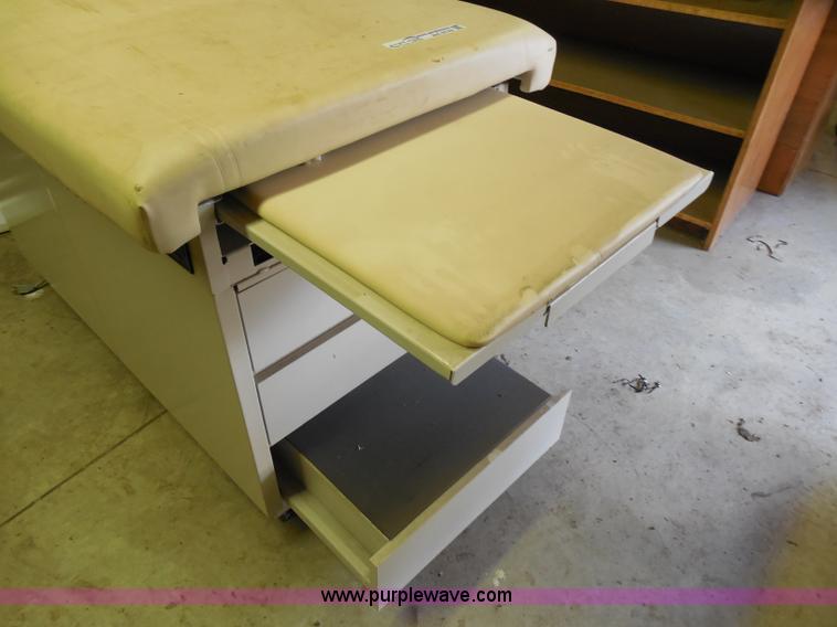 image for item AN9742 Examination table