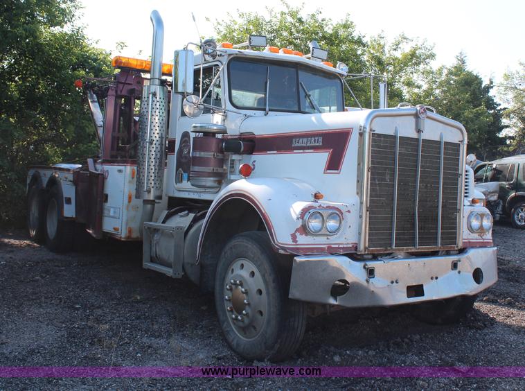 image for item D4065 1969 Kenworth tow truck